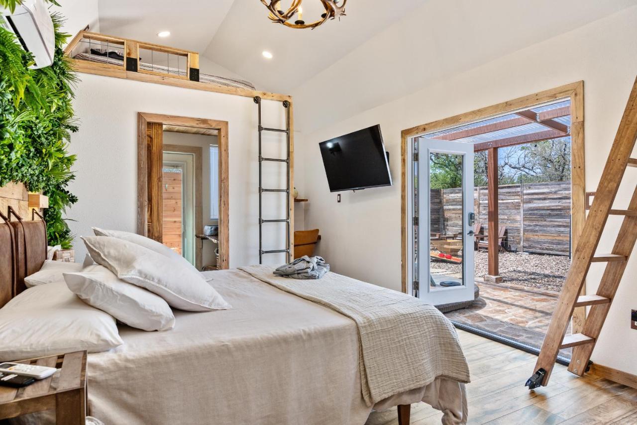 Romantic Tiny Luxury Retreat W Heated Pool, Sauna N Outdoor Shower In Wimberley 10 Acres Eksteriør billede