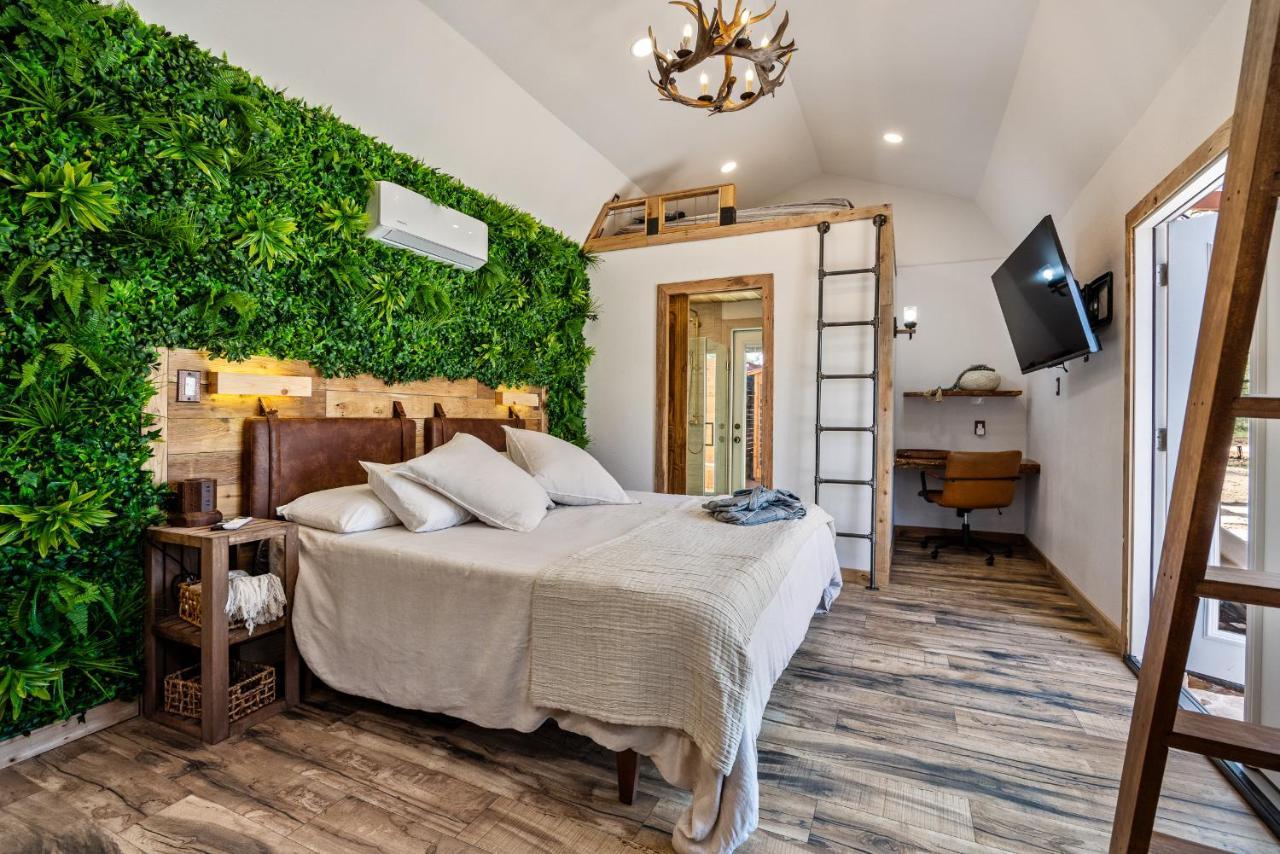 Romantic Tiny Luxury Retreat W Heated Pool, Sauna N Outdoor Shower In Wimberley 10 Acres Eksteriør billede